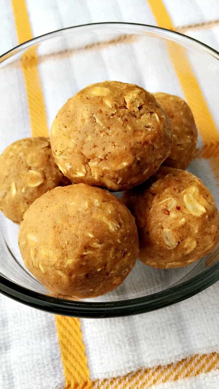 https://www.staysnatched.com/wp-content/uploads/2016/10/PB-Protein-Balls-3.jpg