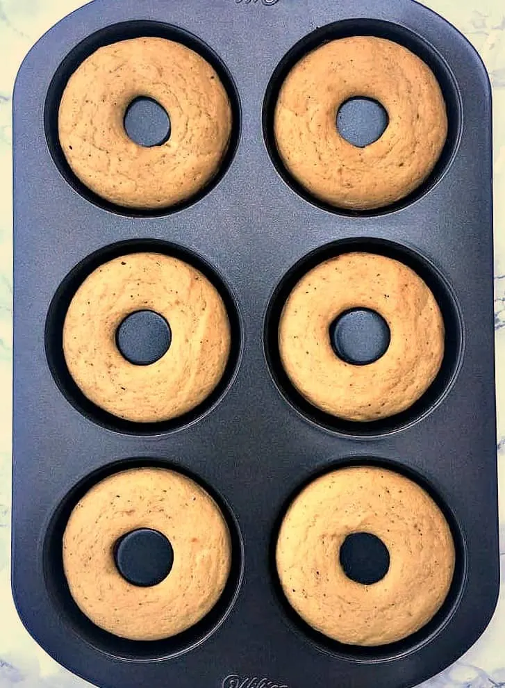 6 finished protein donuts in a donut pan