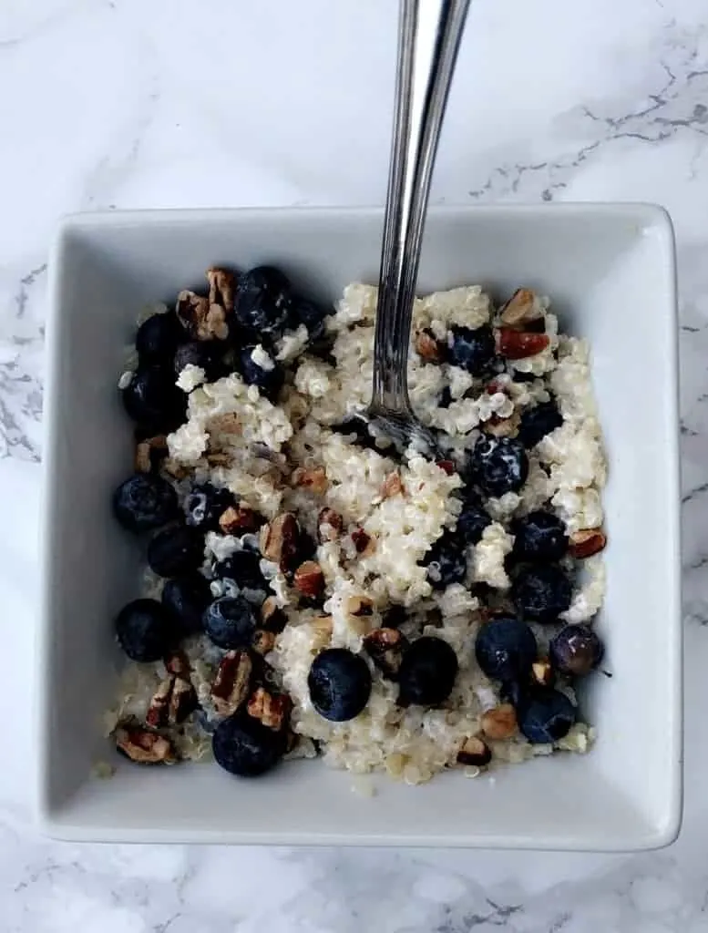 5-minute blueberry quinoa breakfast bowl