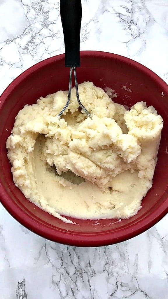 bowl of mashed potatoes