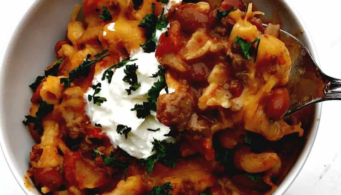 Slow Cooker Chili Mac and Cheese