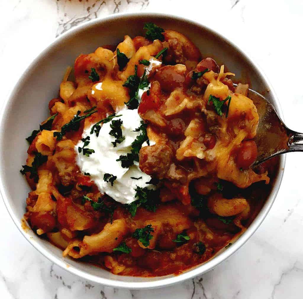 Slow Cooker Chili mac and cheese