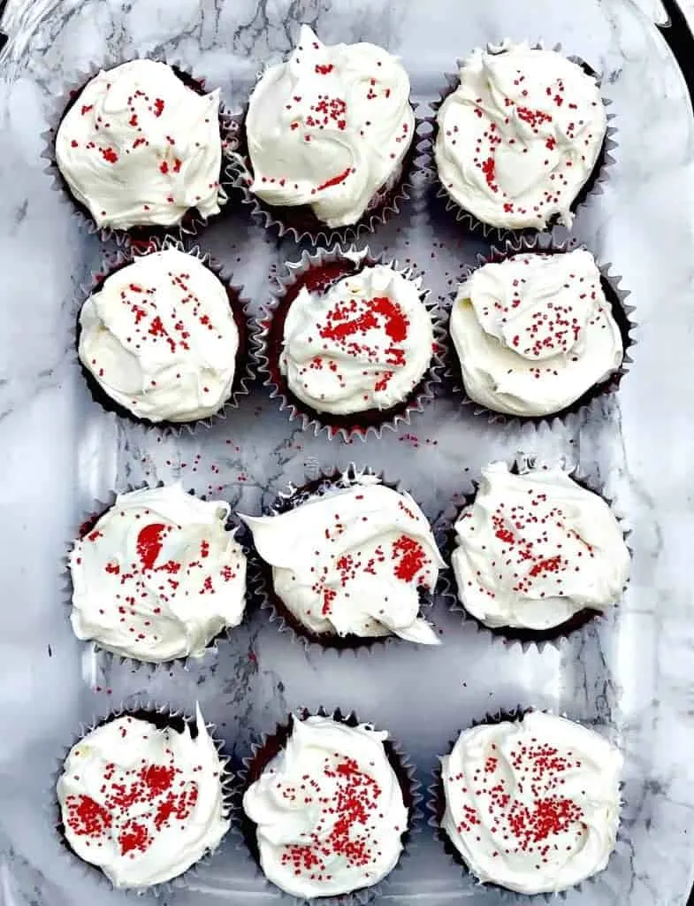 Skinny, Low-Calorie Red Velvet Cupcakes with Reduced-Fat Cream Cheese  Frosting and Vanilla