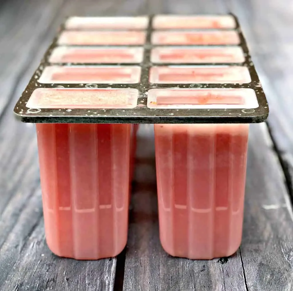 rose' wine popsicles in a mold