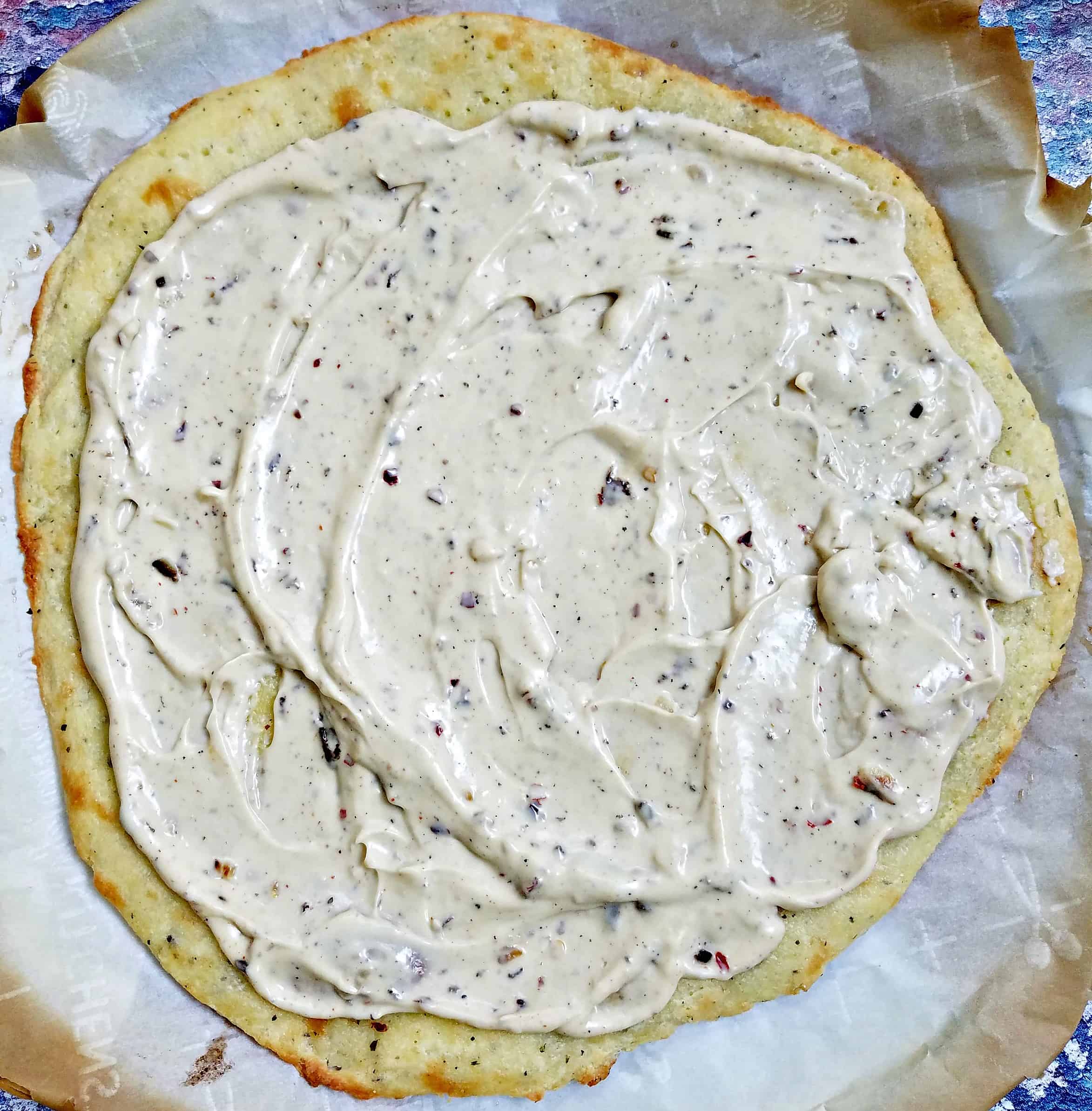 pizza crust with alfredo sauce