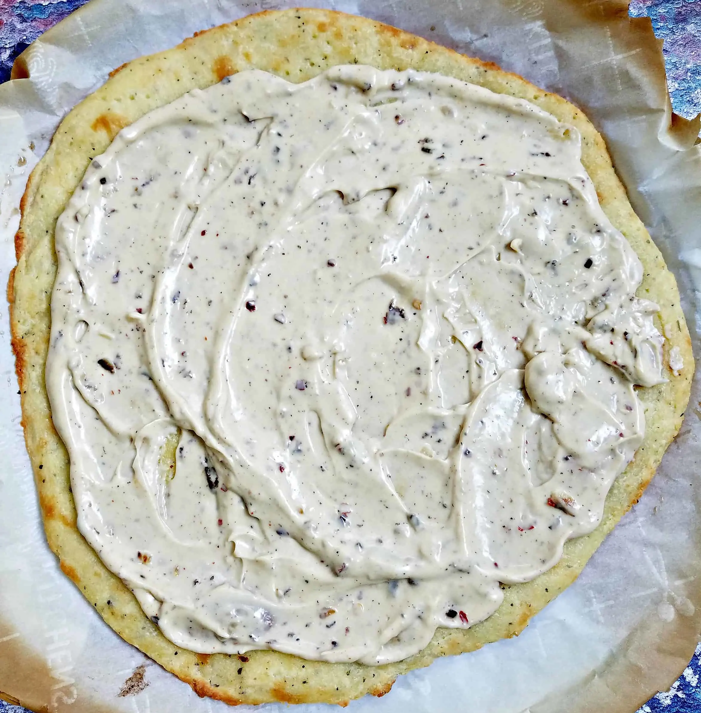 pizza crust with alfredo sauce