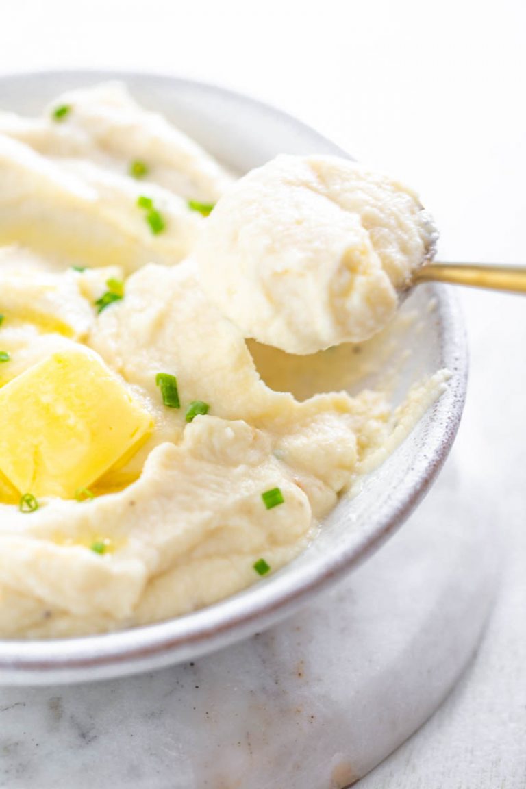 keto cauliflower mashed potatoes in a spoon