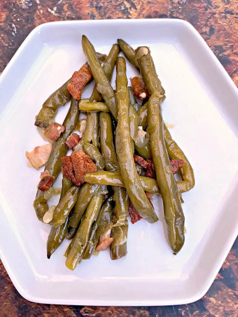 instant pot green beans on a white plate