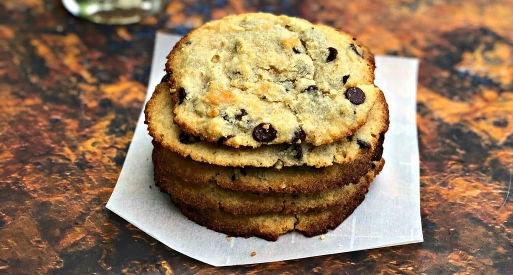 keto chocolate chip cookies