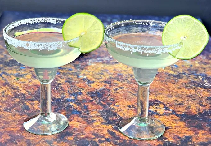 2 keto low carb skinny margaritas in glasses garnished with lime