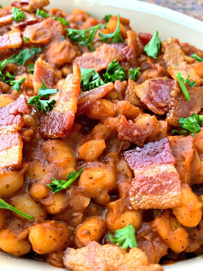instant pot baked beans with bacon in a blue bowl