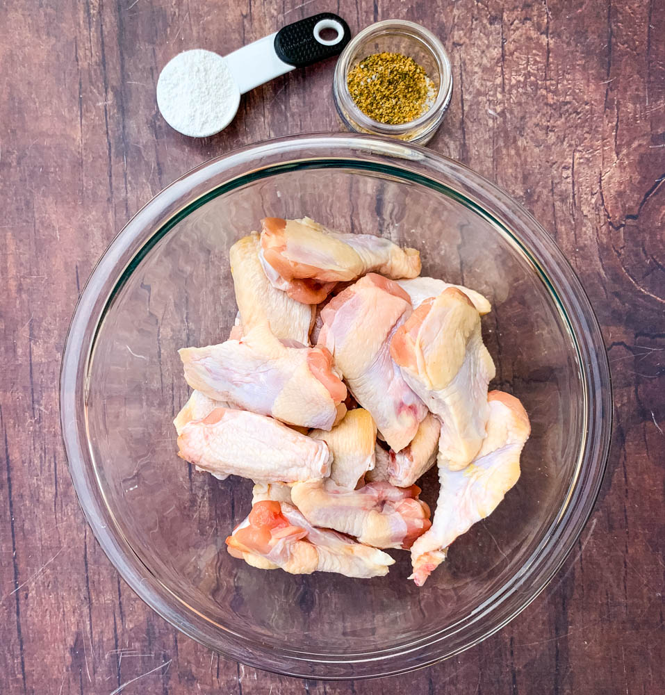raw chicken wings in a glass bowl
