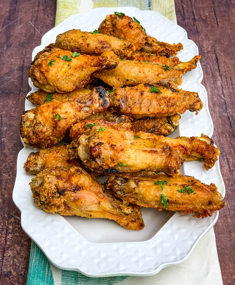 air fryer keto fried chicken wings on a white plate