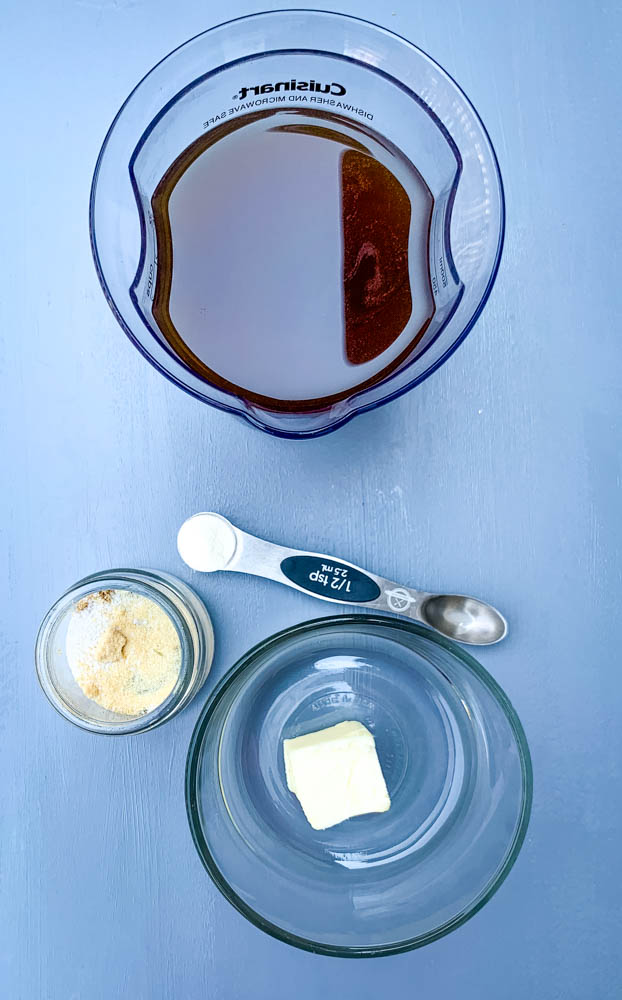 beef broth, garlic powder, butter, and xanthan gum for keto low carb gravy