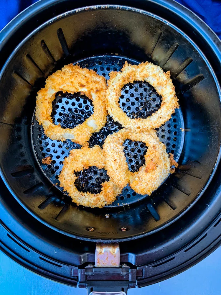 cooked onion rings in an air fryer