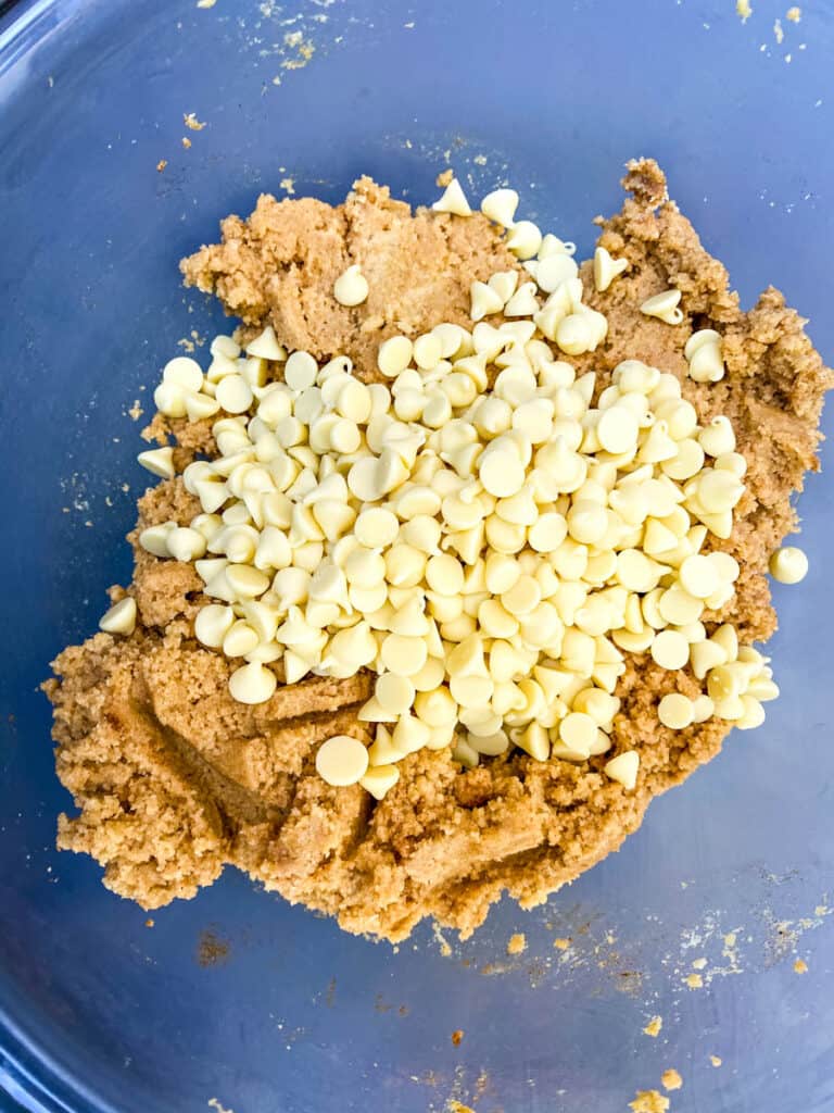 keto gingersnaps cookie dough with white chocolate chips in a glass bowl