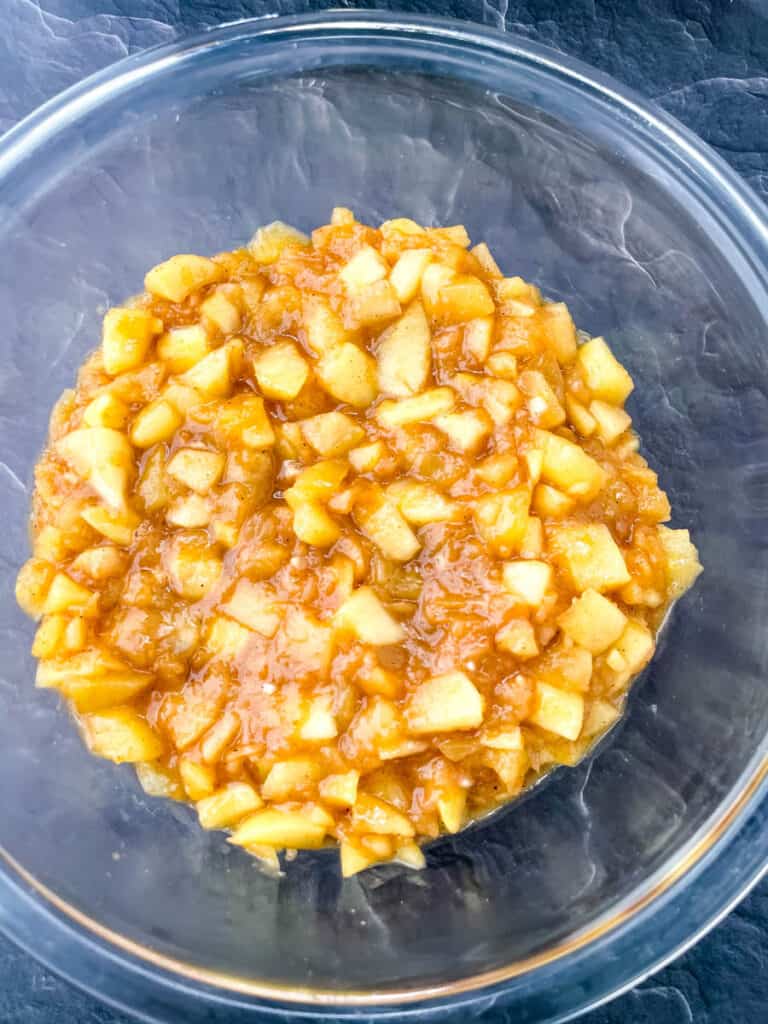 sugar free apple pie filling in a glass bowl