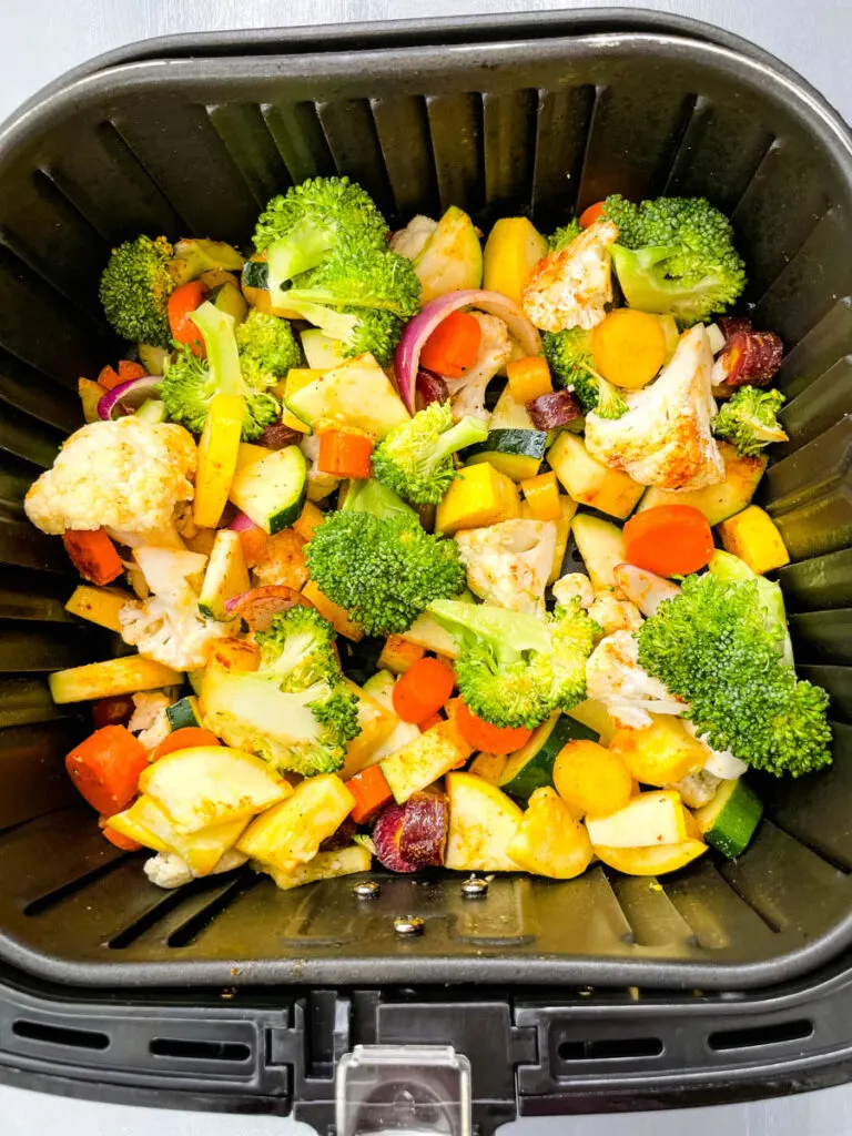 squash, zucchini, onions, carrots, broccoli, and cauliflower in an air fryer