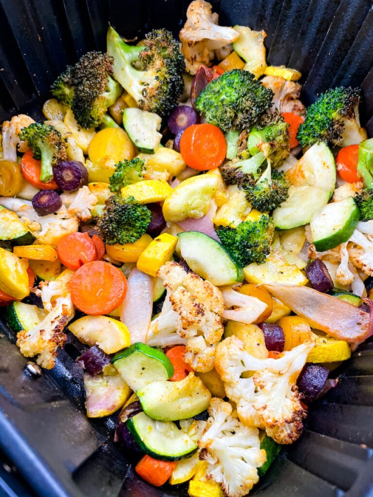 squash, zucchini, onions, carrots, broccoli, and cauliflower in an air fryer