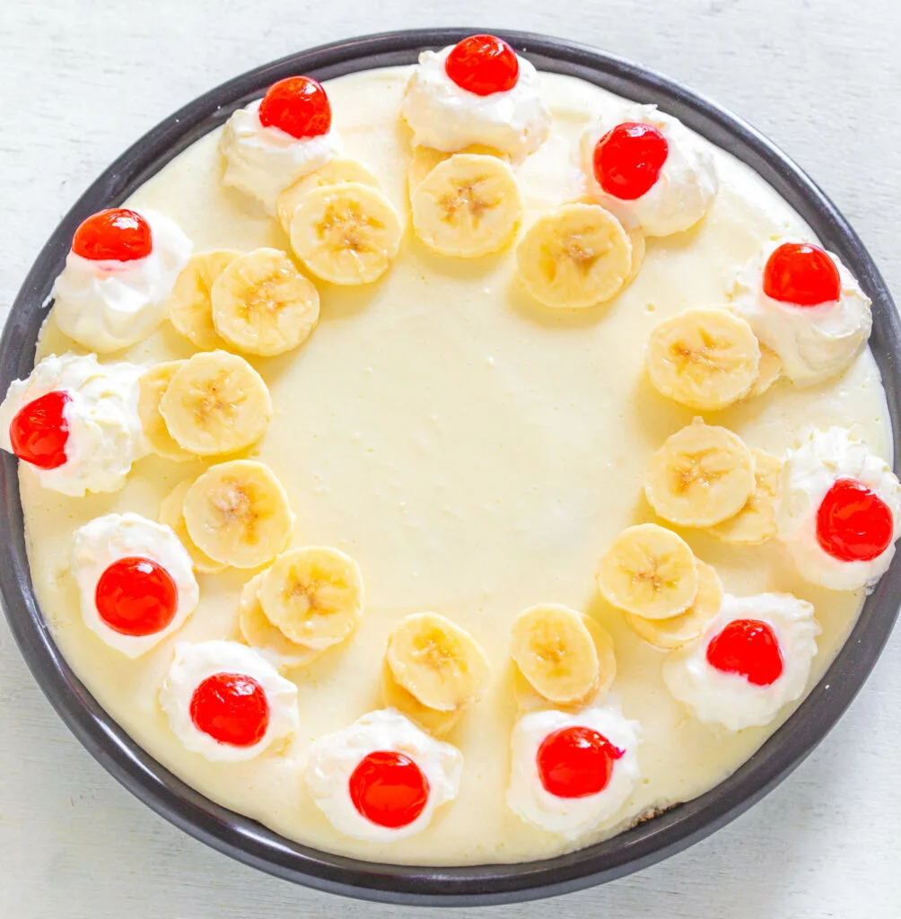 banana split pie in a pie plate