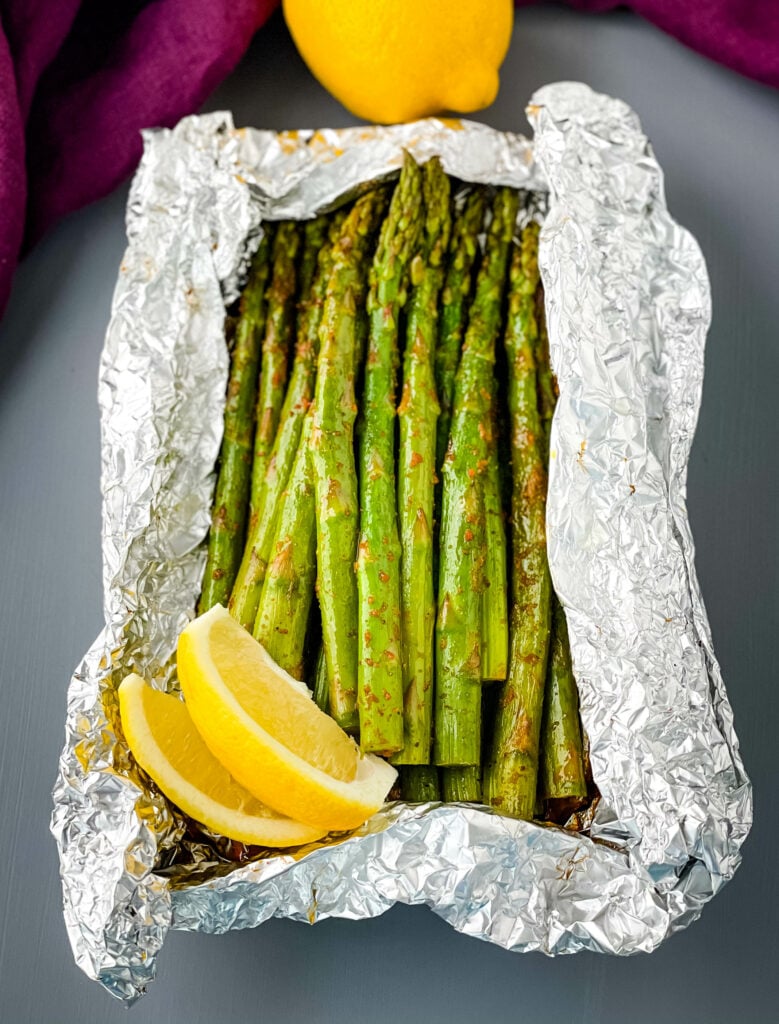 grilled asparagus in foil