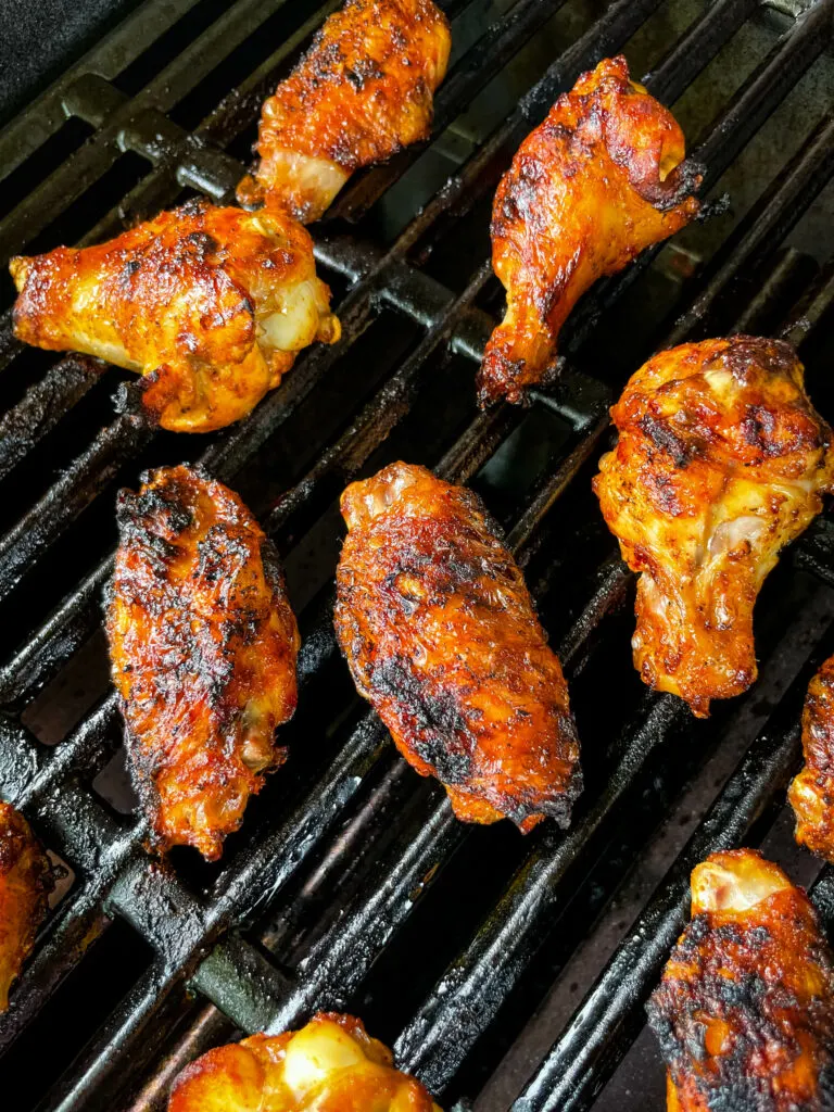 Grilling chicken wings on gas grill shop
