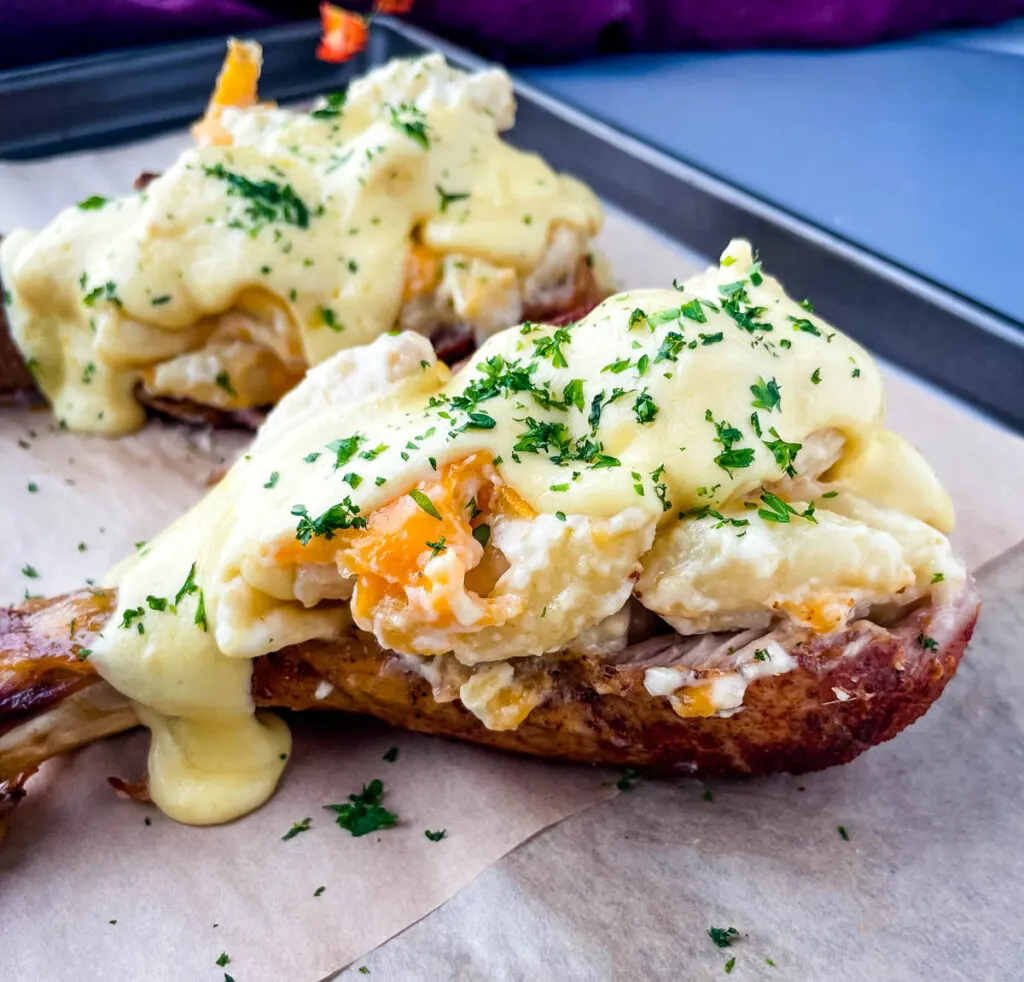 stuffed turkey leg with mac and cheese and parsley