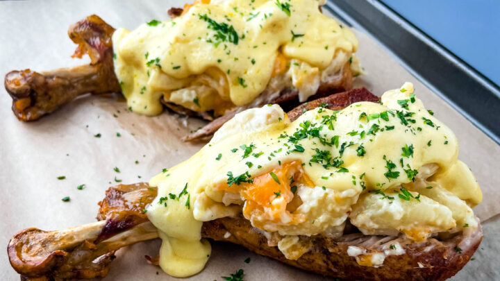 stuffed turkey leg with mac and cheese and parsley