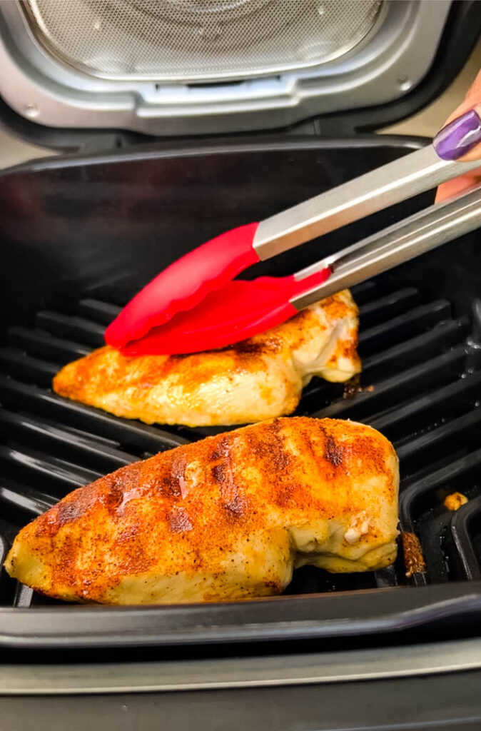 cooked chicken breast on Ninja foodi indoor grill