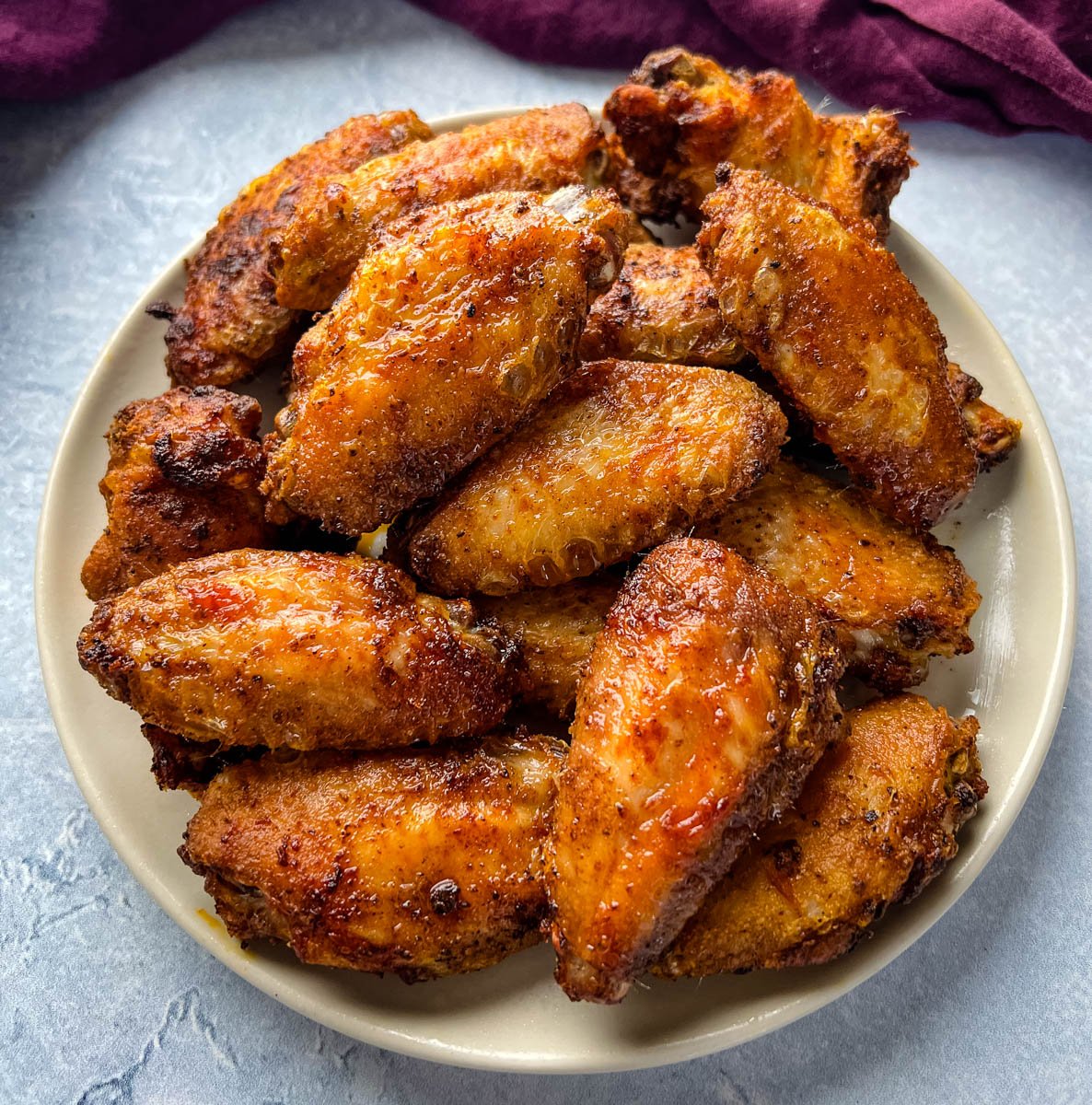 https://www.staysnatched.com/wp-content/uploads/2022/02/dry-rub-chicken-wings-recipe-1.jpg