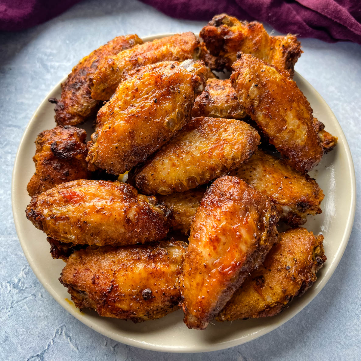 https://www.staysnatched.com/wp-content/uploads/2022/02/dry-rub-chicken-wings-recipe-1.jpg