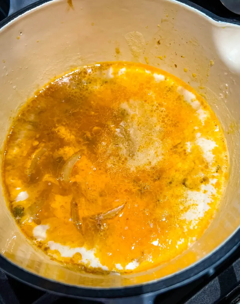 smothered chicken gravy in a pot 