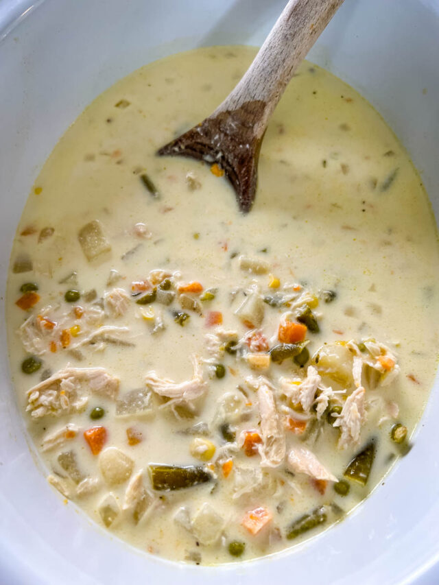 Slow Cooker Crockpot Chicken Pot Pie