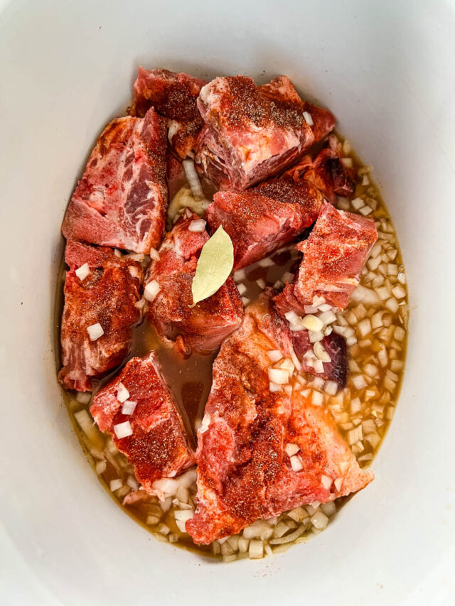 Slow Cooker Crockpot Neck Bones