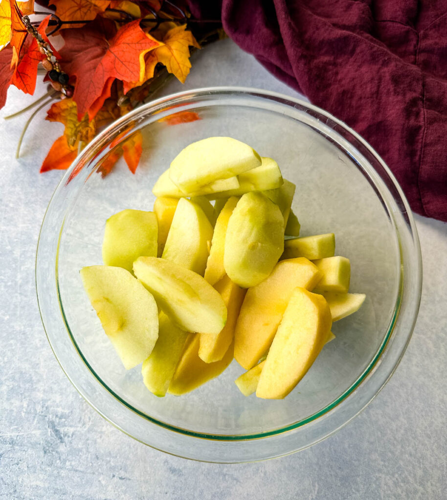 granny smith apples in a glass bowl