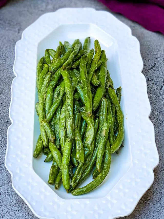 Air Fryer Garlic Roasted Green Beans (easy side dish recipe)