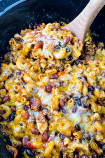 Slow Cooker Chili Mac and Cheese
